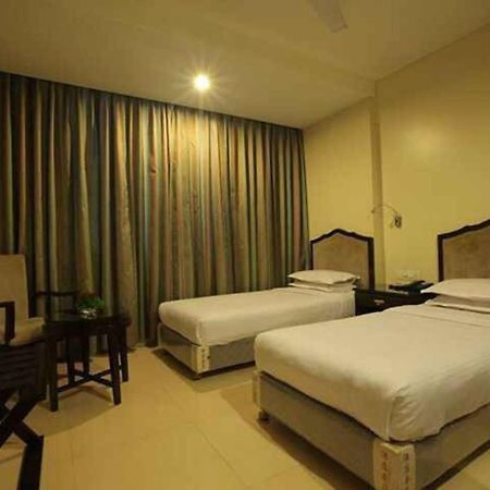 Hotel Ashoka, Pune Yerandwane Kültér fotó