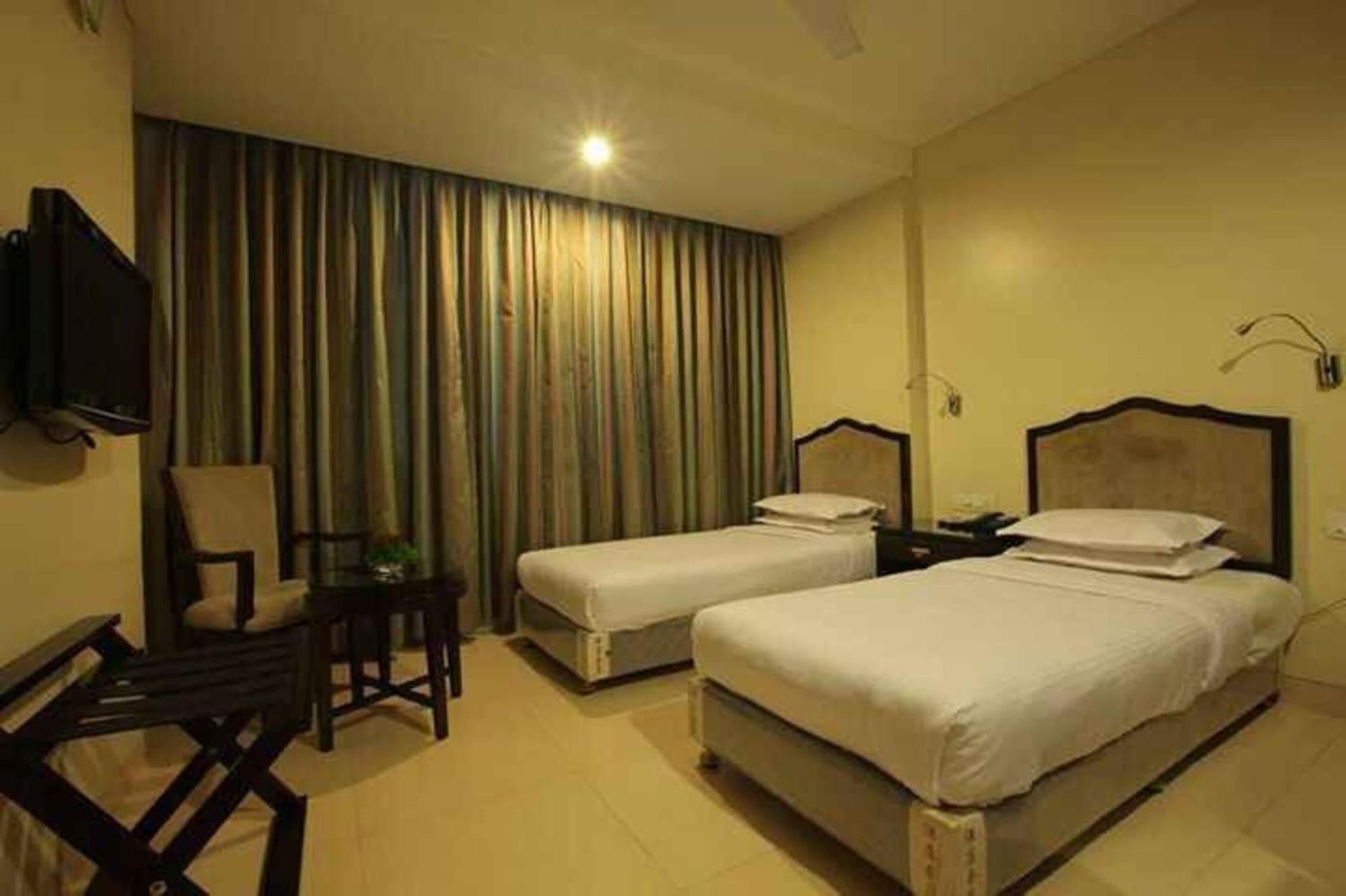 Hotel Ashoka, Pune Yerandwane Kültér fotó